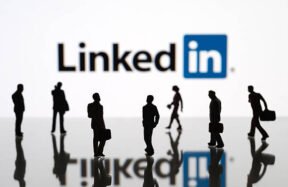 Discover the 8 best LinkedIn strategies for marketing professionals to build authority, attract clients, and grow your personal brand authentically